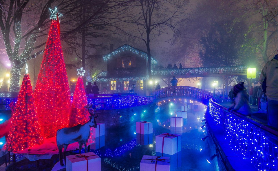  Oneiroupoli Božićni mini Diznilend Drama 
